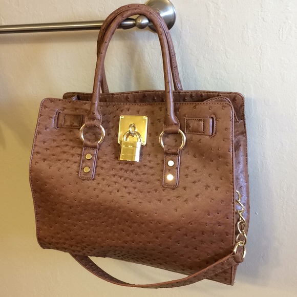Handbags - Beautiful tan fashion bag!